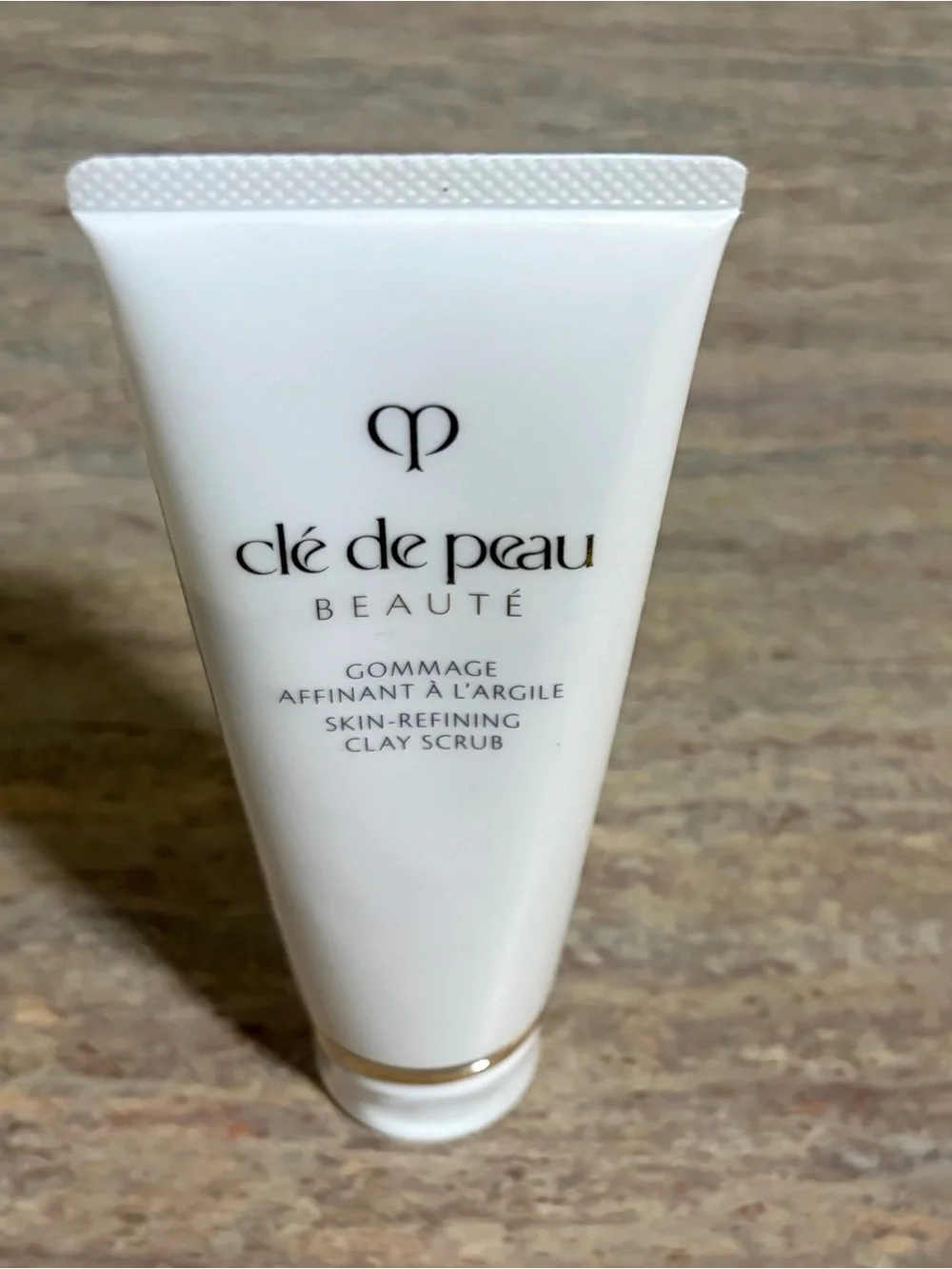 Cle de Peau Skin-Refining Clay Scrub — White